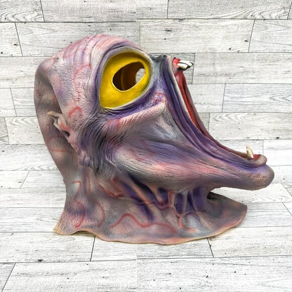 2000 The Paper Magic Group Adult Hallowwen Screaming Rubber Mask w/Teeth - Picture 3 of 7